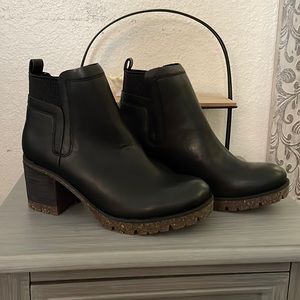 Korks Elsie Bootie - size 6 - black
